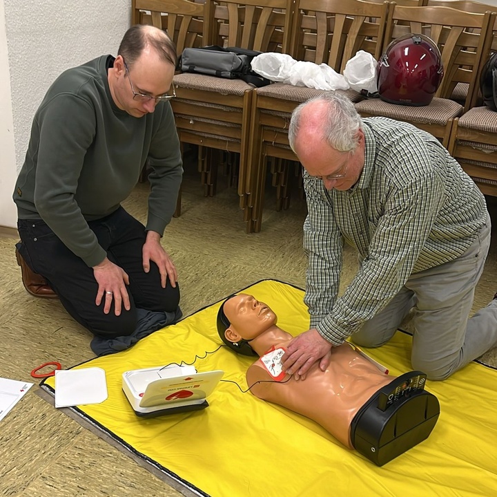 Einen Erste-Hilfe-Kurs bot die Pfarrei St. Maria Magdalena im Pfarrheim an.